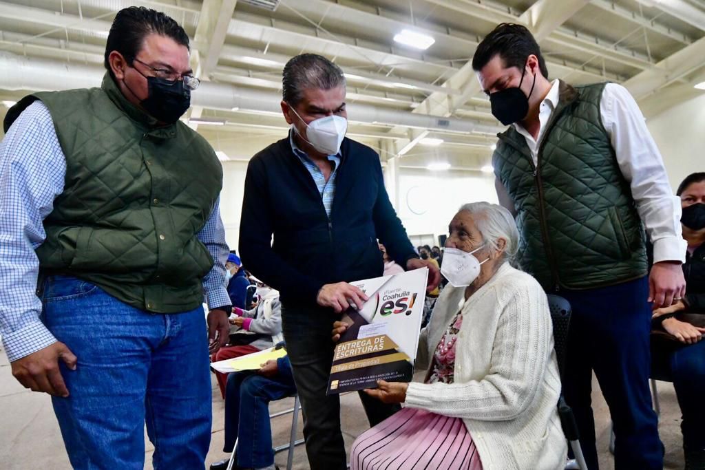 Entrega MARS escrituras a 245 familias <br>de la región Centro de Coahuila