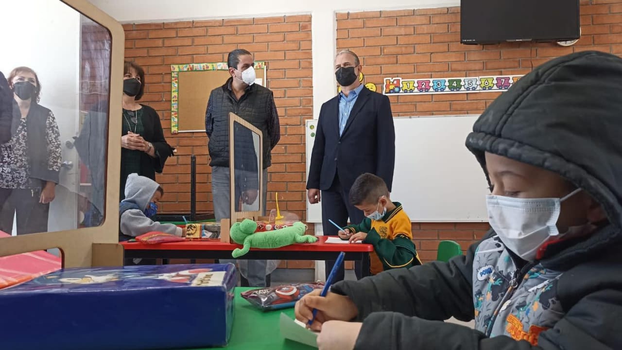 Coordina Chema Morales acciones con <br>el Estado para un regreso a clases seguro