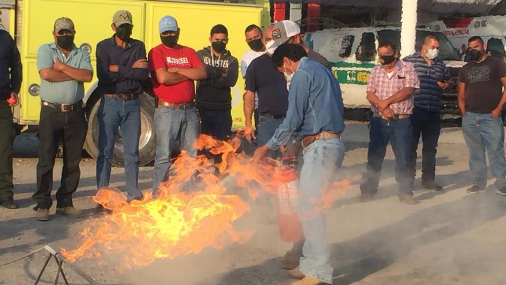 Capacitan en Arteaga a operadores contra incendios en el uso de Gas LP
