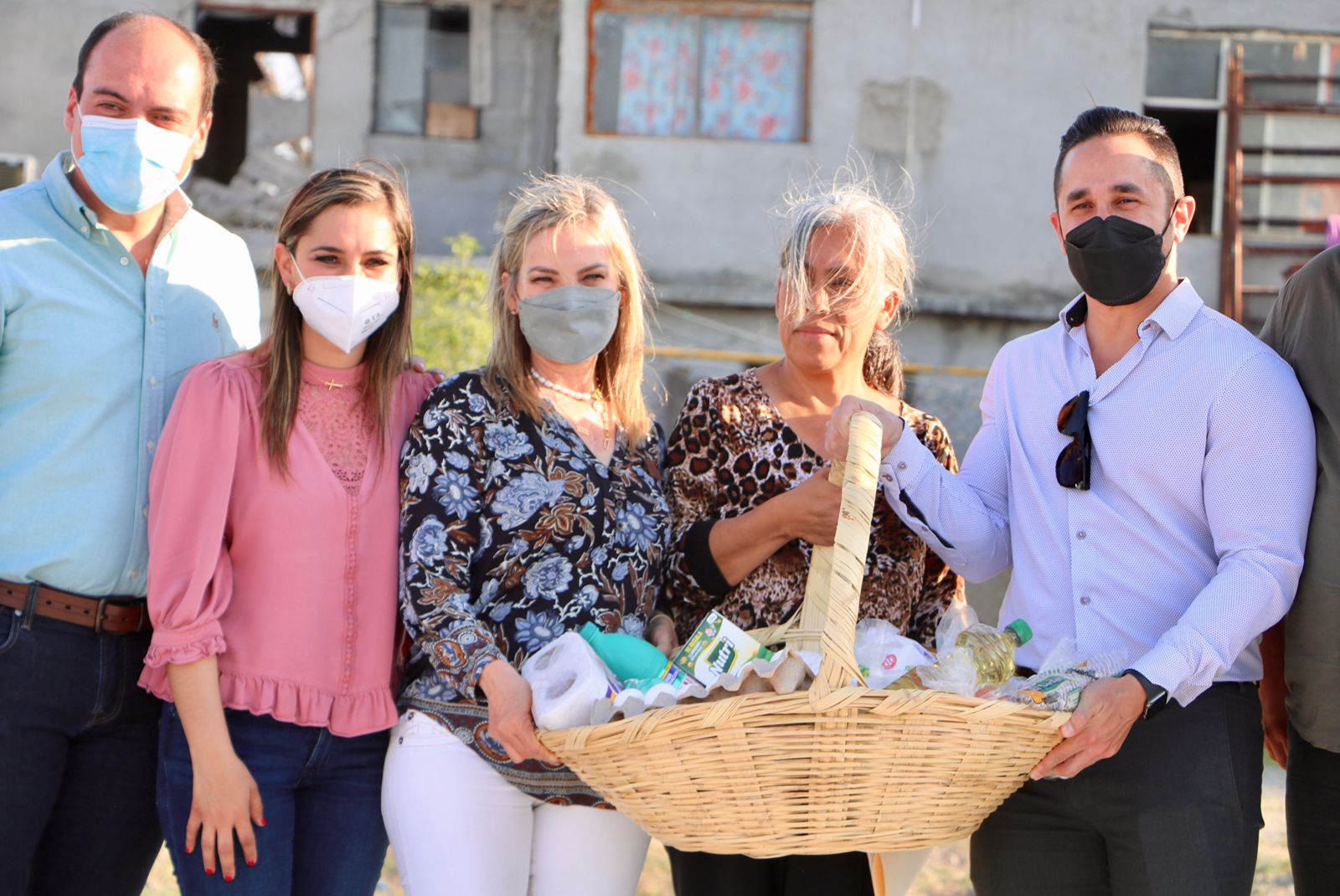 Benefician a familias de la CROC II con canasta básica y puertas abiertas