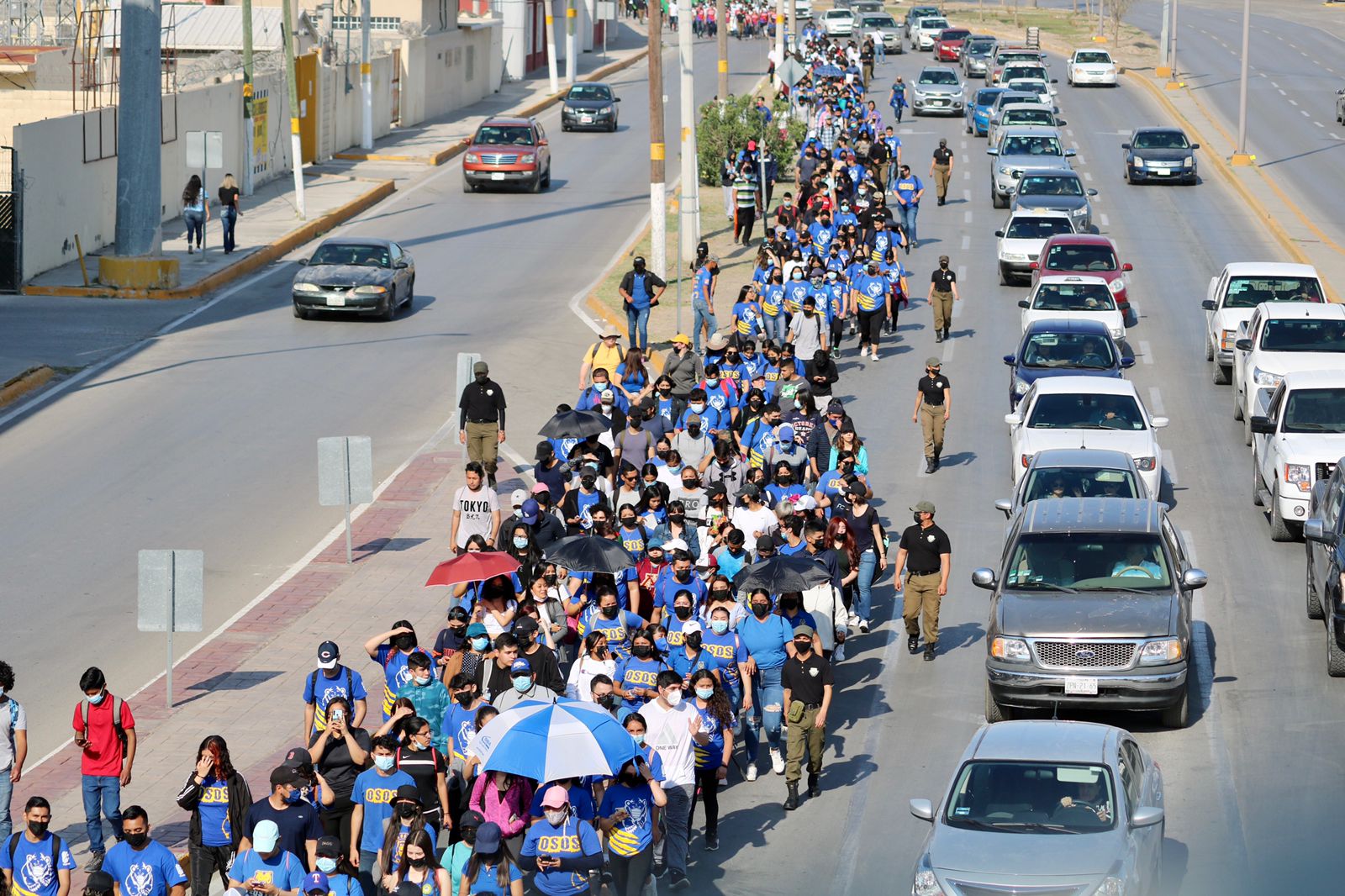 Caminan 1,200 estudiantes por “un día sin gasolina” en Piedras Negras