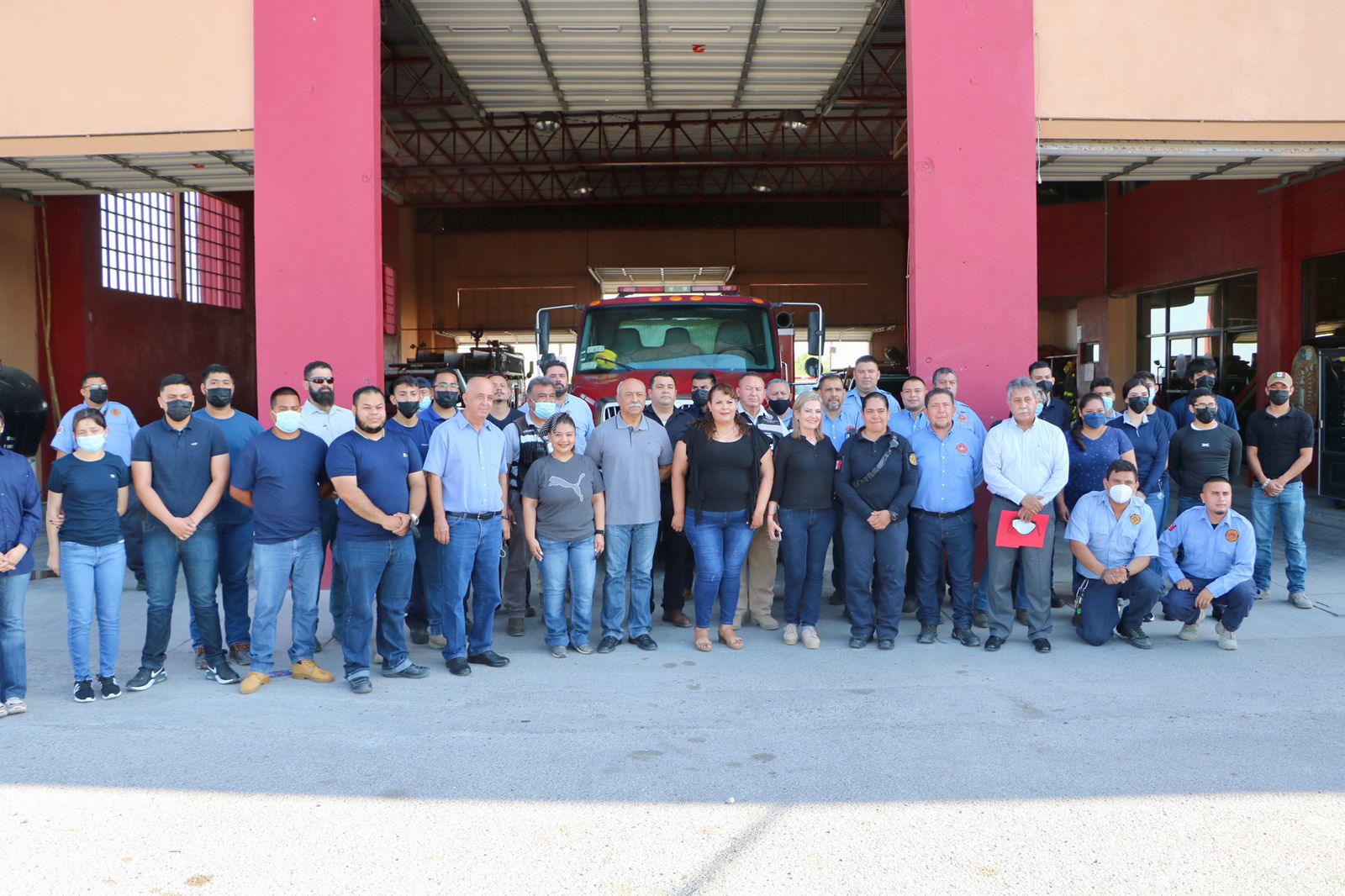 Inaugura alcaldesa primera academia de bomberos voluntarios en PN