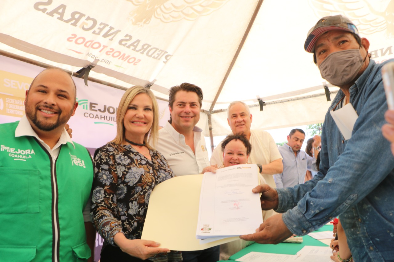 Firman escrituras para tener certeza jurídica