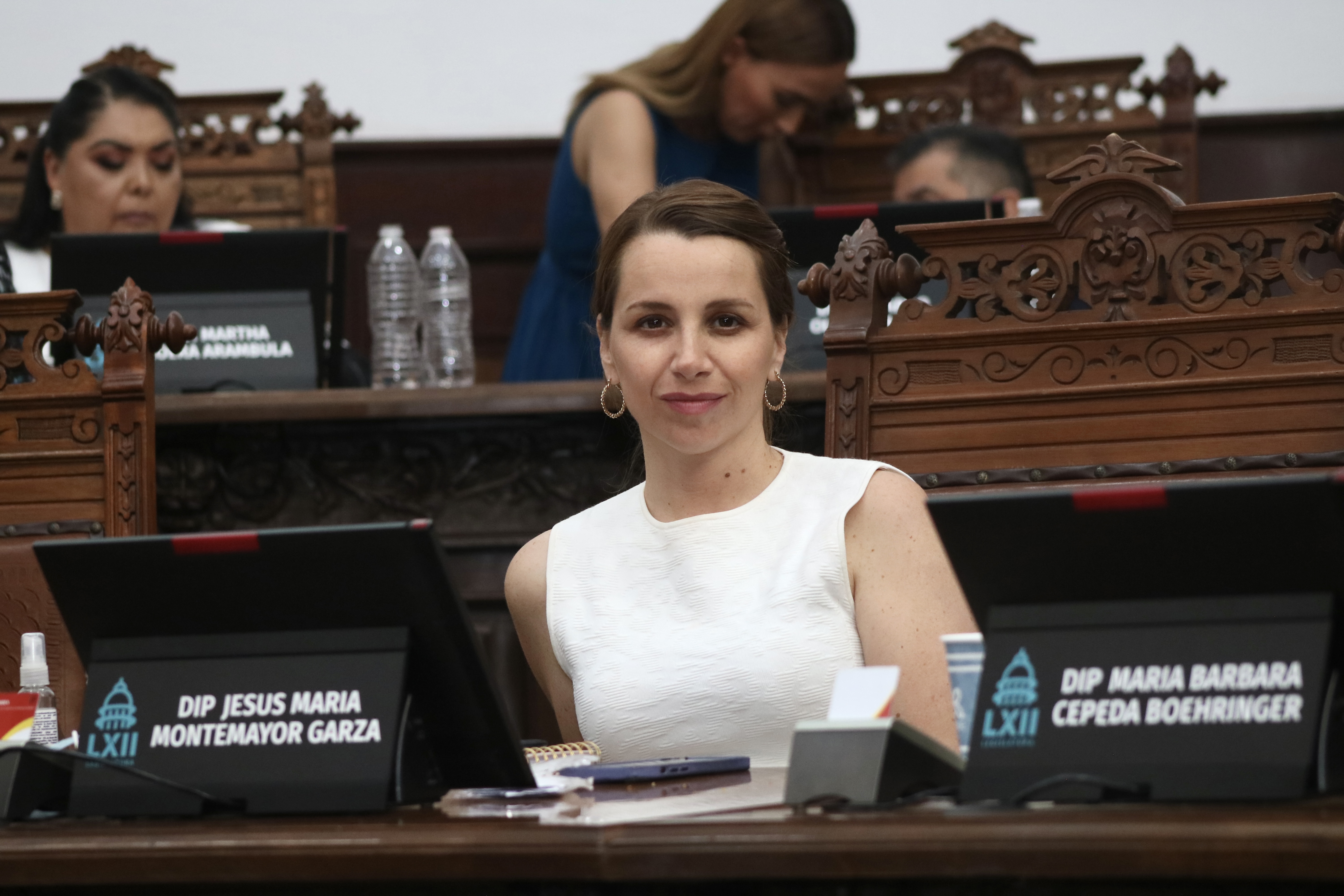 Debemos respaldar a los jóvenes para que sigan estudiando y preparándose: María Bárbara