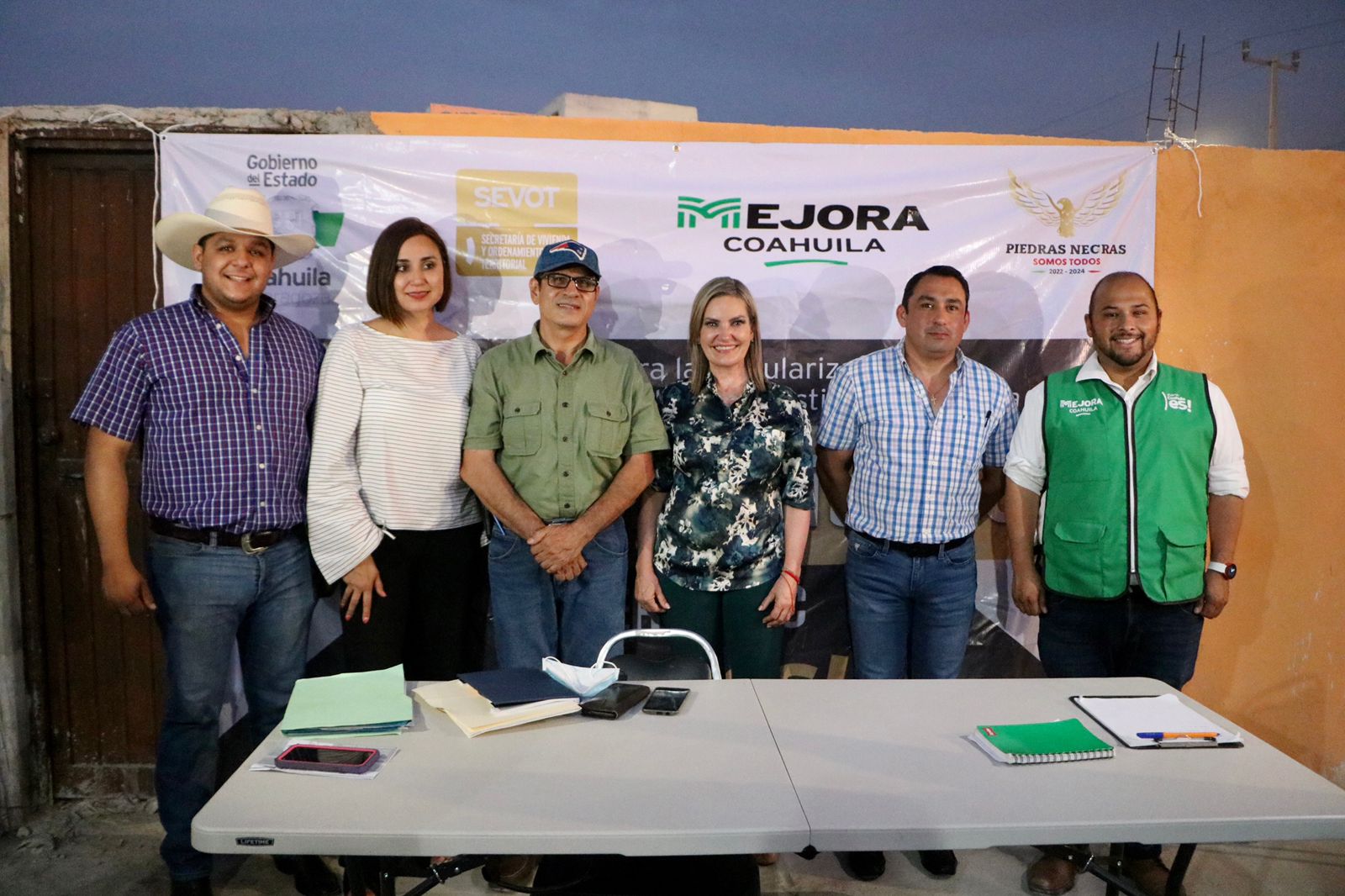Lleva Norma Treviño brigada y “Canasta <br>Básica” a la colonia Gobernadores