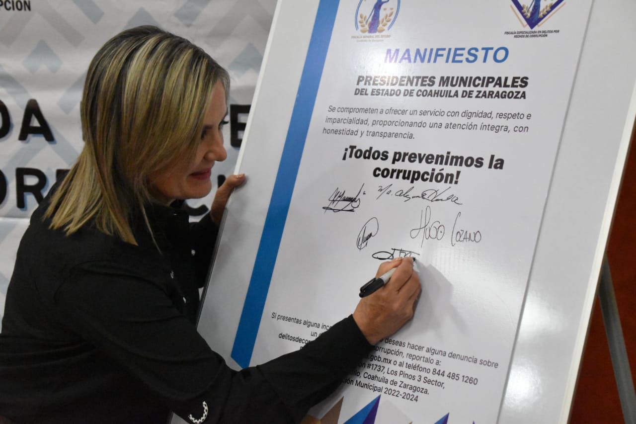 Firma Norma Treviño manifiesto de <br>compromiso para prevenir la corrupción