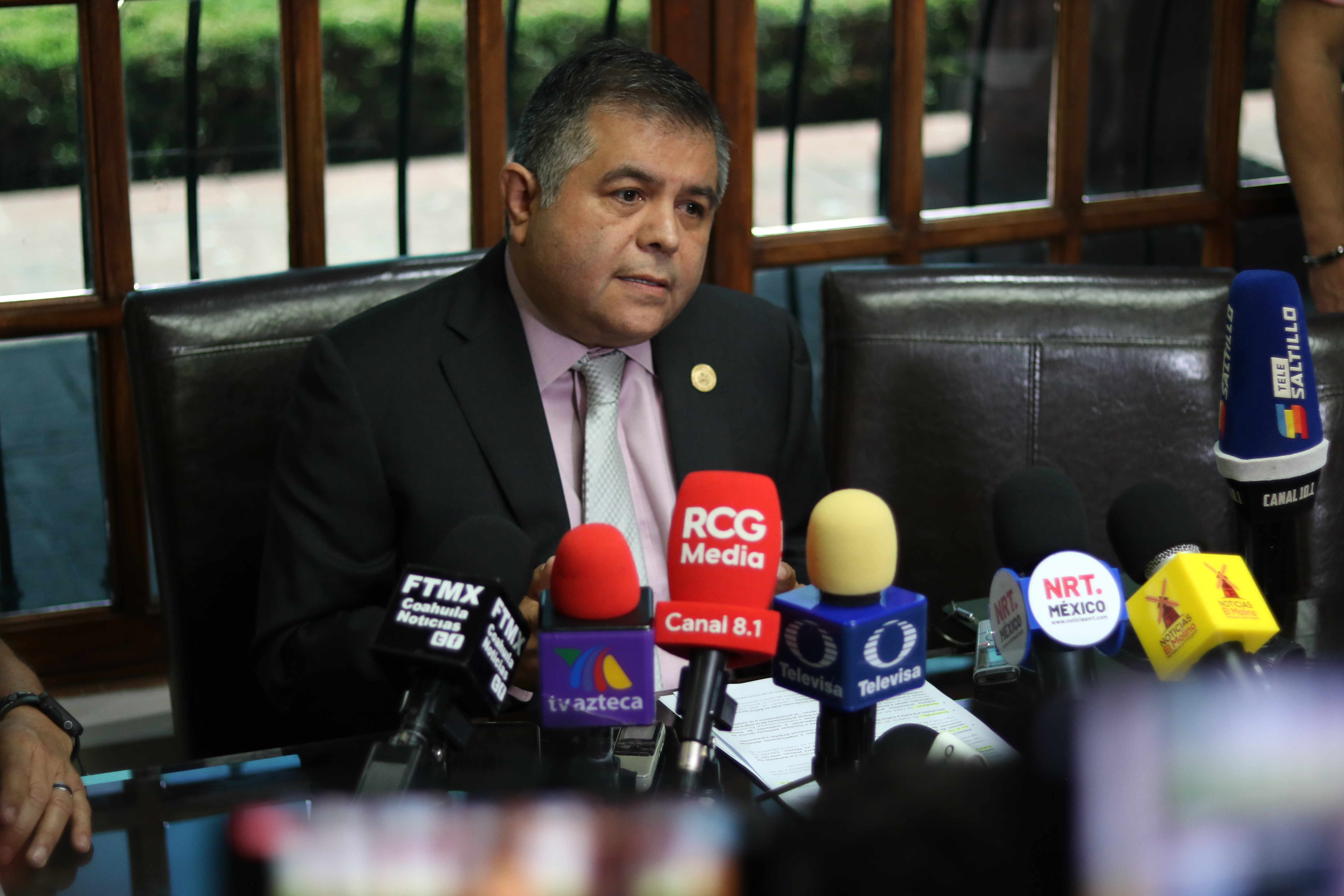 Incongruencia regalar dinero en otros países: Eduardo Olmos