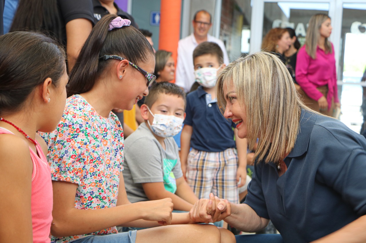 Convive Norma Treviño y su equipo en el CAI con “Mi mejor amigo”