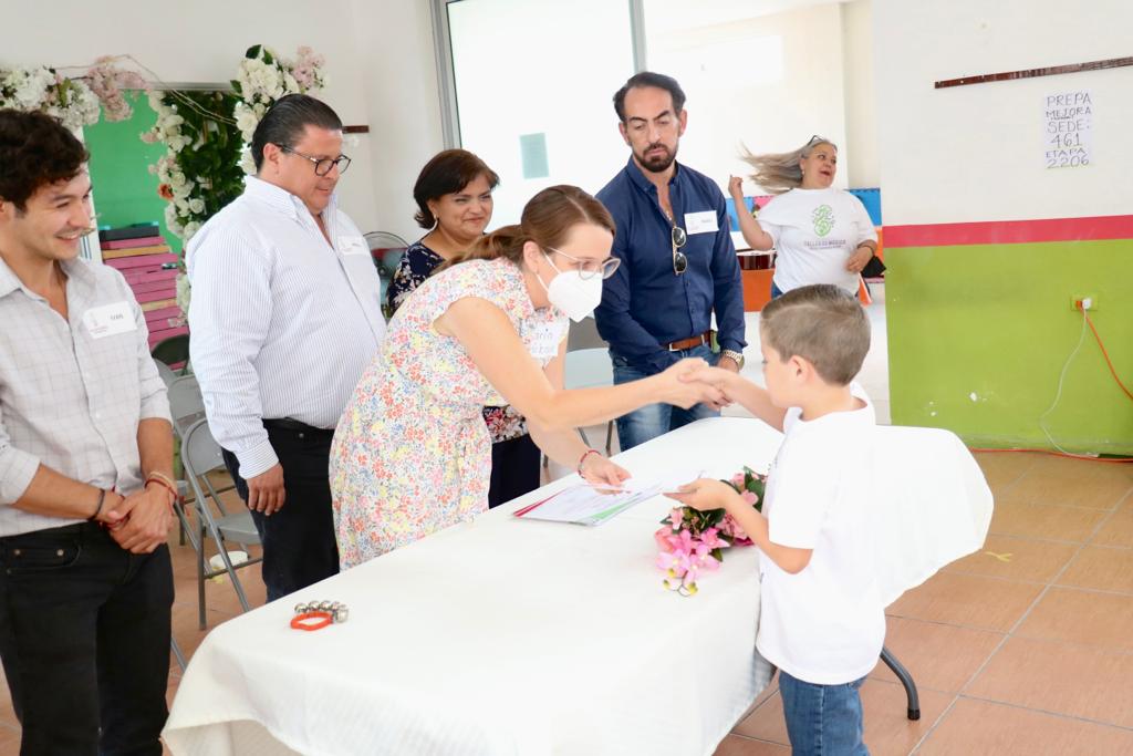 Atestigua María Bárbara graduación <br>de niños de curso de música