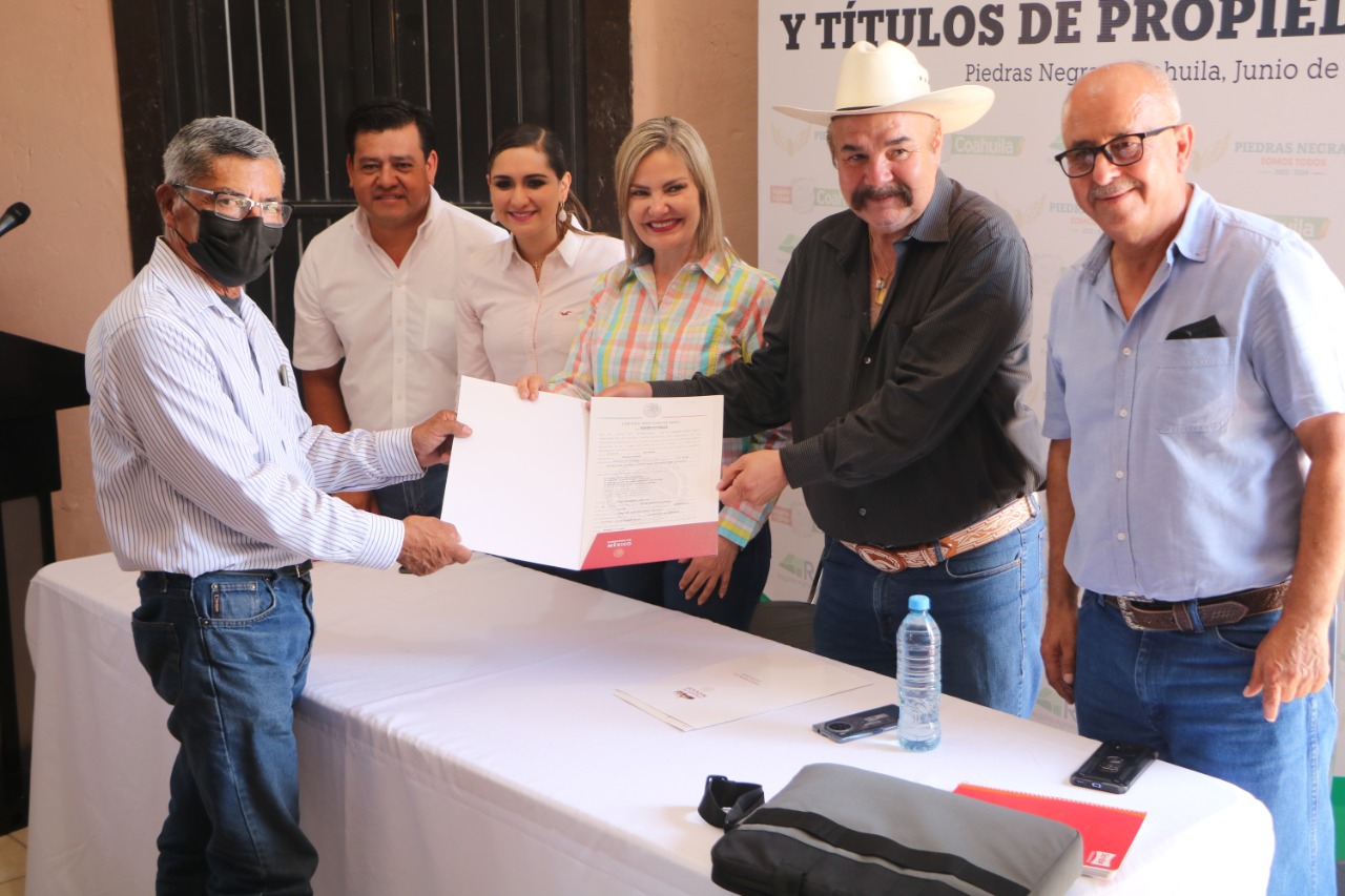 Da Norma Treviño certeza jurídica a ejidatarios