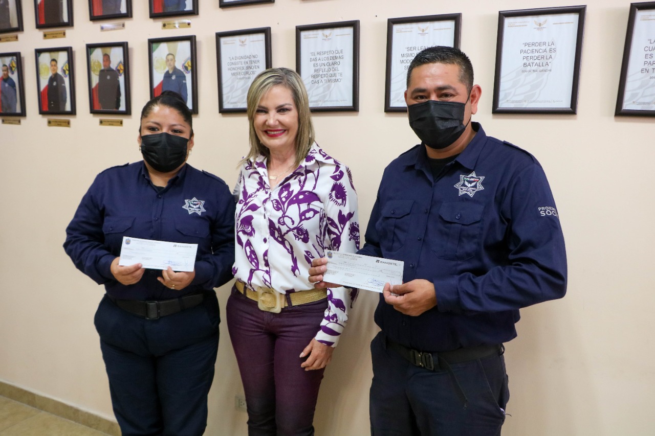 Reconoce Alcaldesa a policías del mes en Piedras Negras