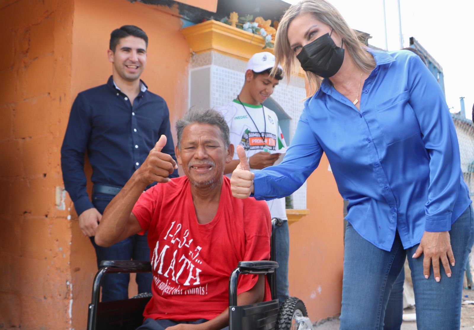 Apoya Norma Treviño a los más vulnerables <br>con sillas de ruedas y atención médica