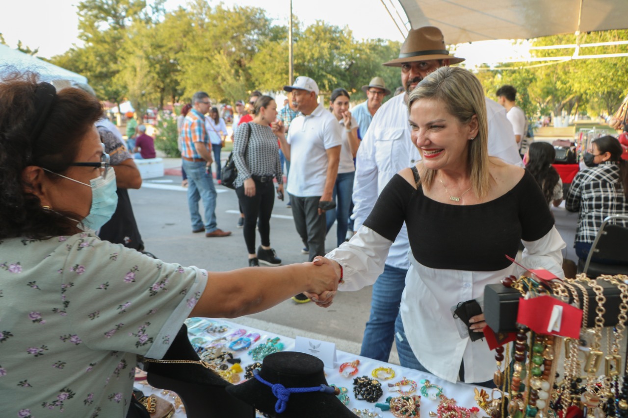 Participan 62 comerciantes en Expo-Mercado local en PN