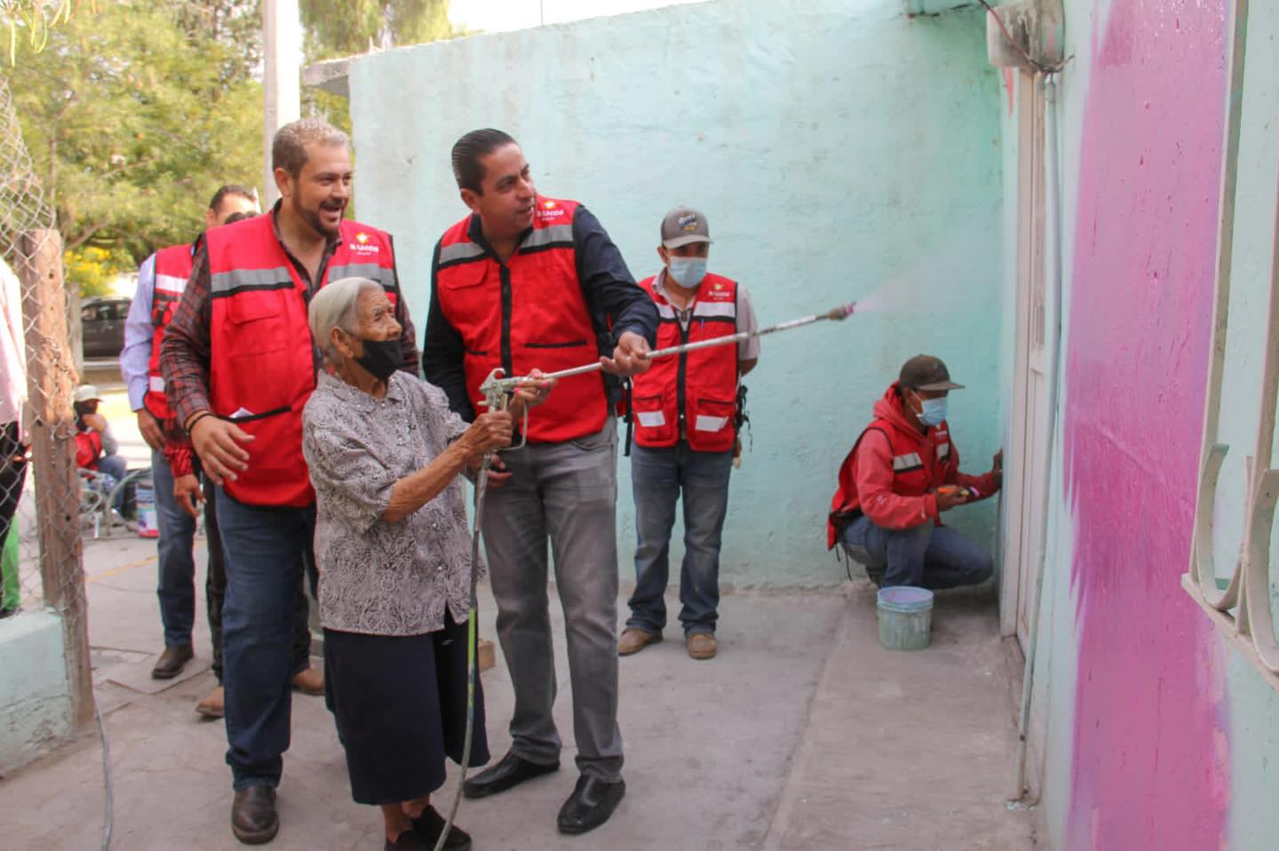 Llega Chema Morales a ‘Enchular” casa en La Palma y Anacahuita