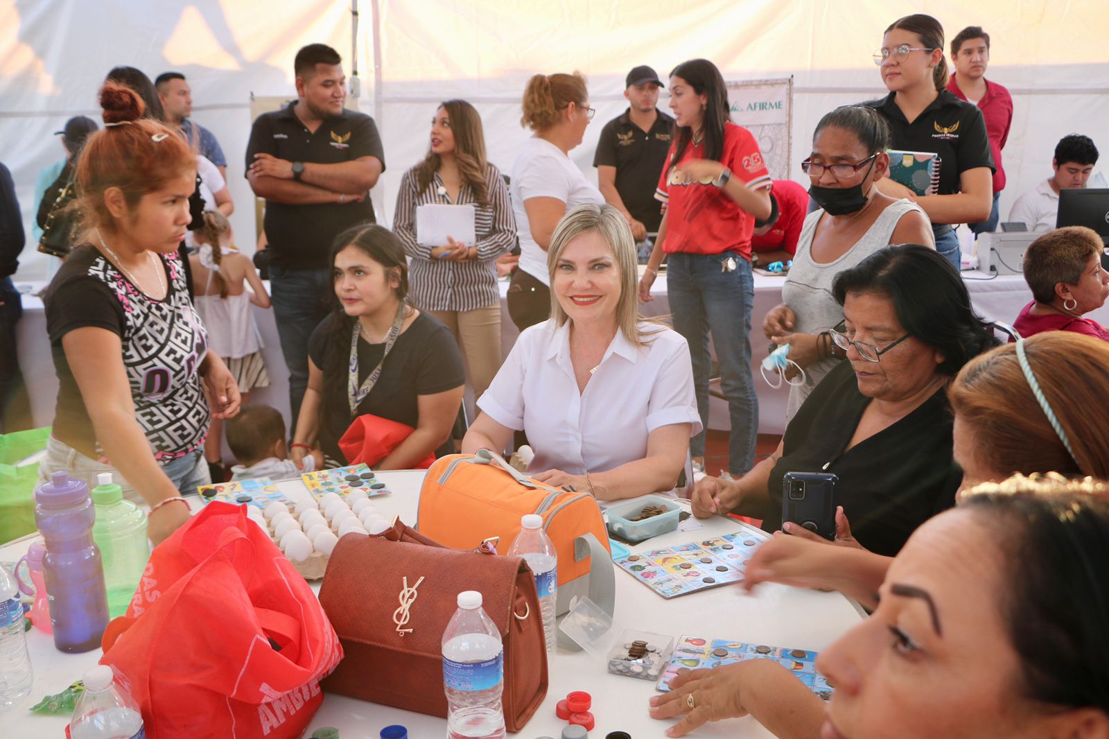Cumple Norma Treviño compromiso en Los Espejos