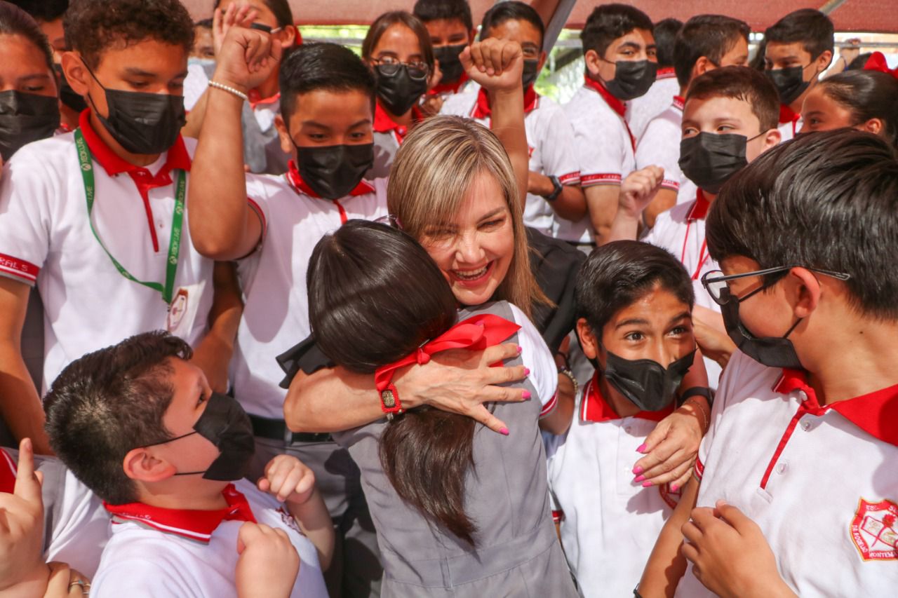 Lleva Norma Treviño programa “Todos a la Escuela” a la secundaria no. 5