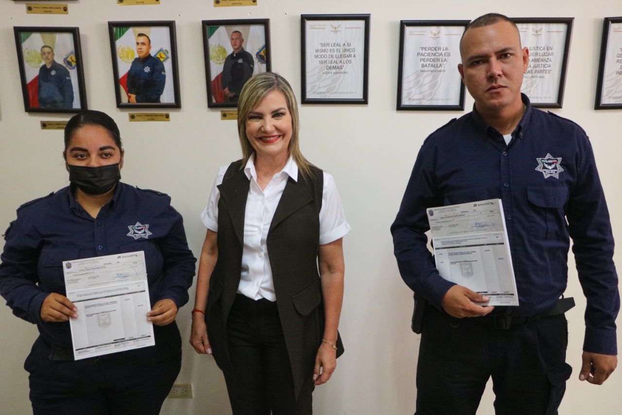 Reconoce alcaldesa de PN a policías destacados
