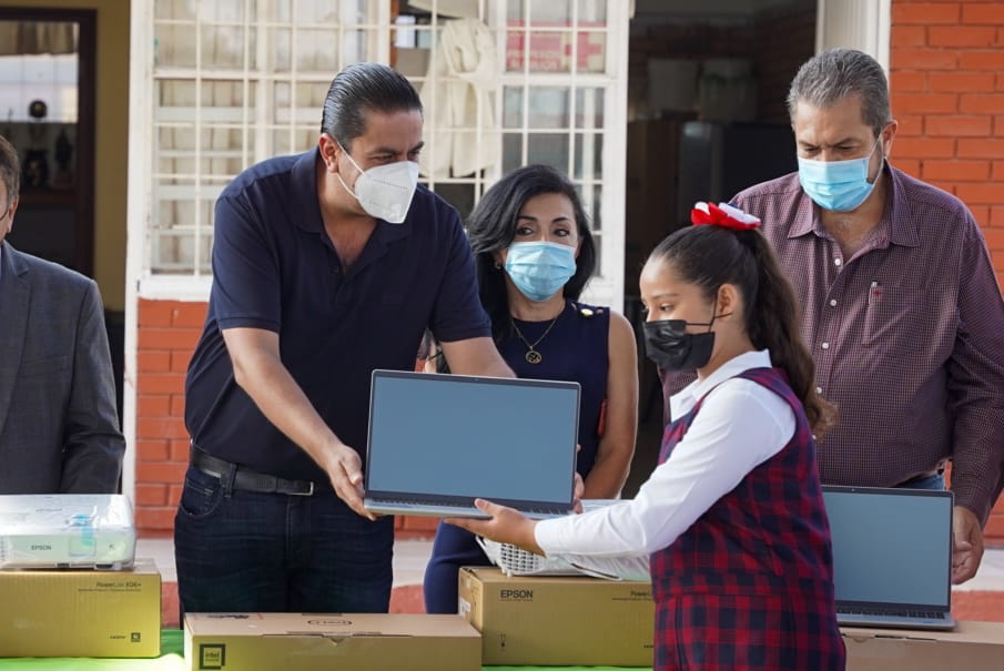Lleva Chema Morales programa Mejora tu Escuela a la primaria José Clemente Orozco