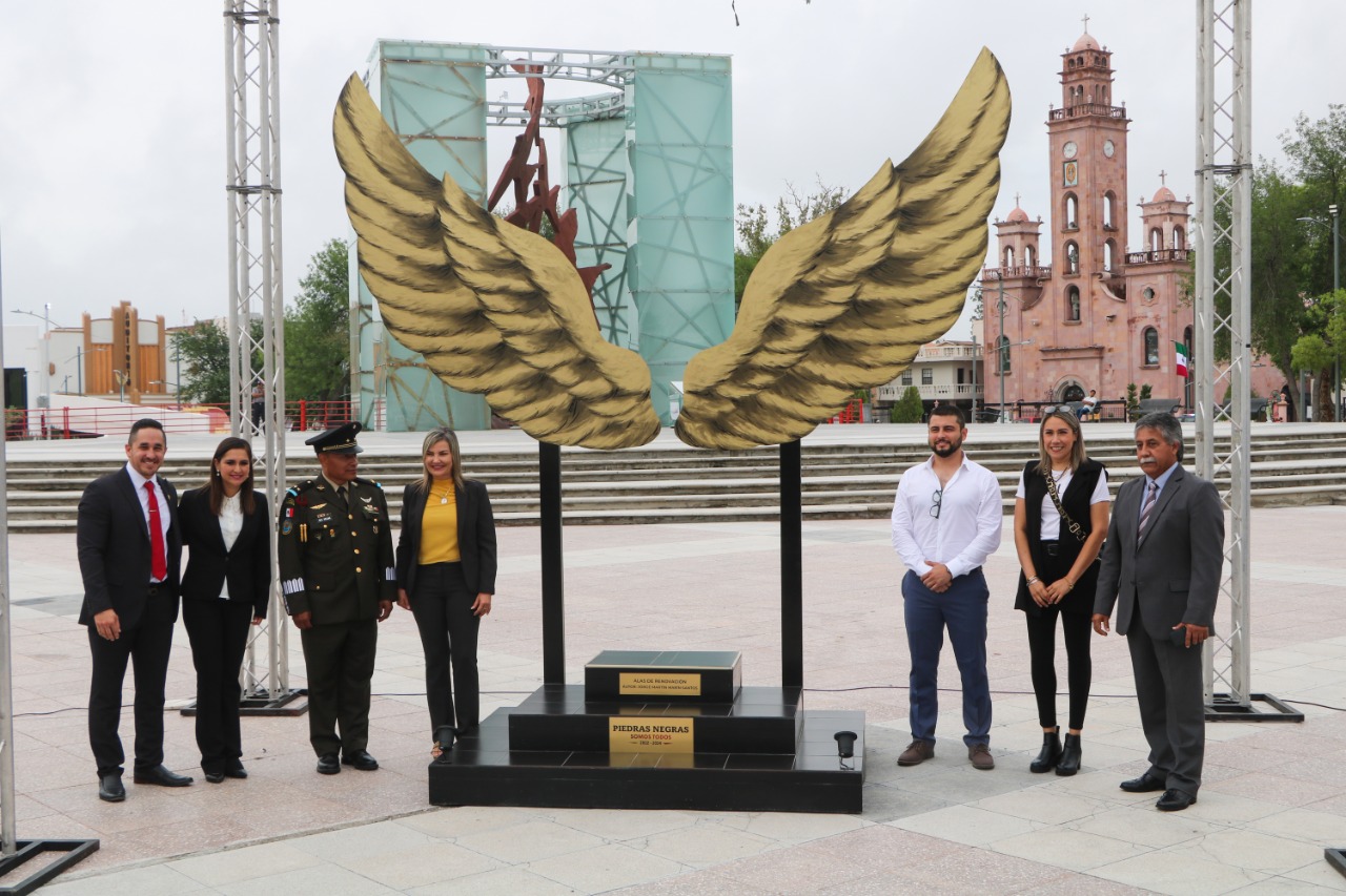 Devela Norma Treviño “Alas de la Renovación” en la Gran Plaza