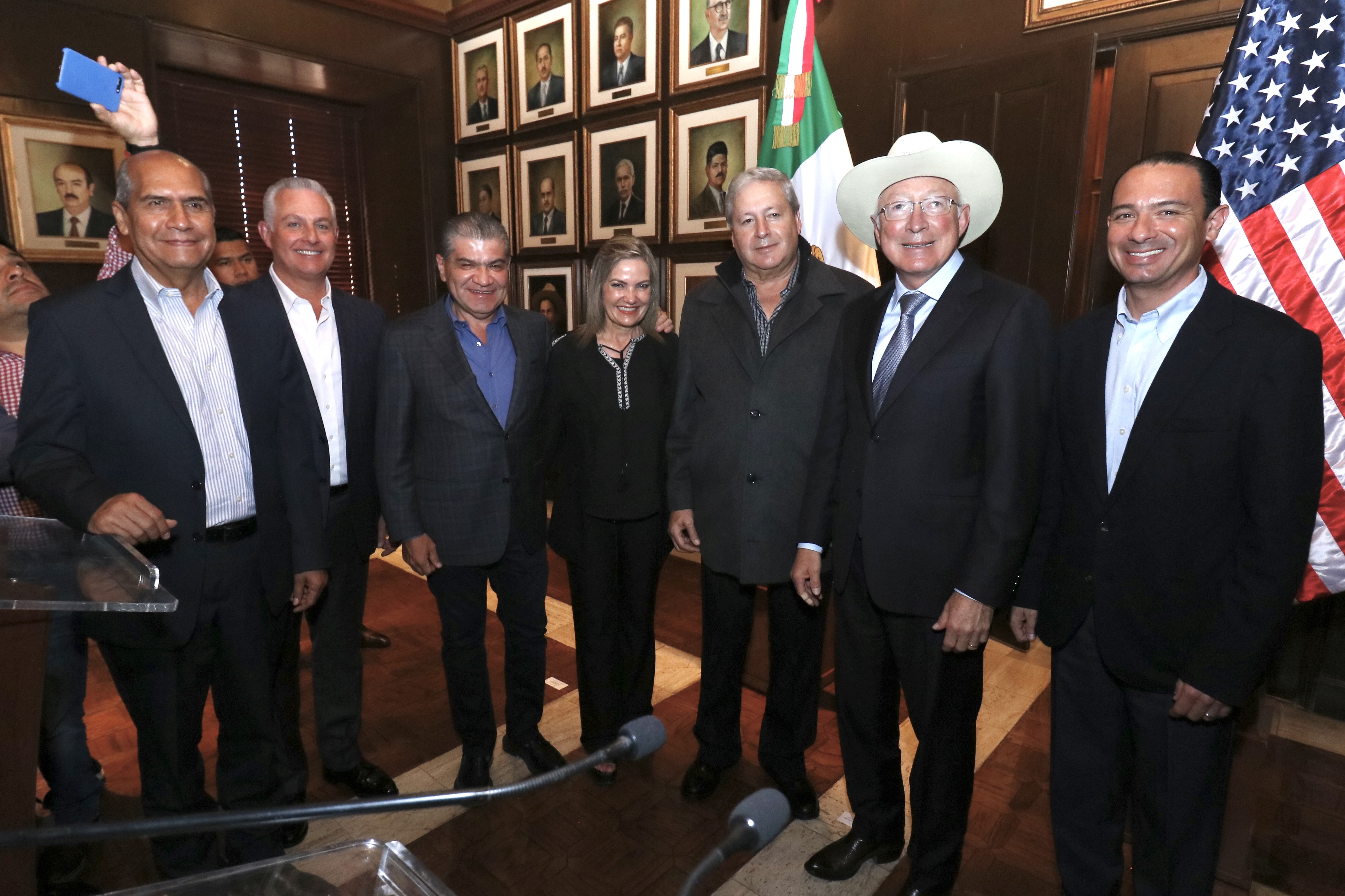 Asiste Norma Treviño a panel de <br>seguridad con Embajador de EU