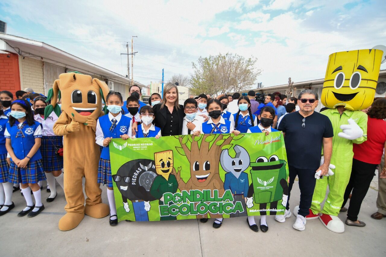 Lleva Norma Treviño apoyos a más escuelas