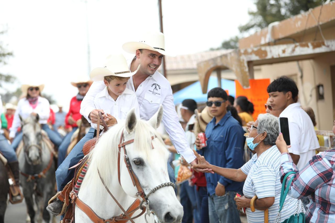 Vivimos con éxito cabalgata <br>de Allende: Manolo Jiménez