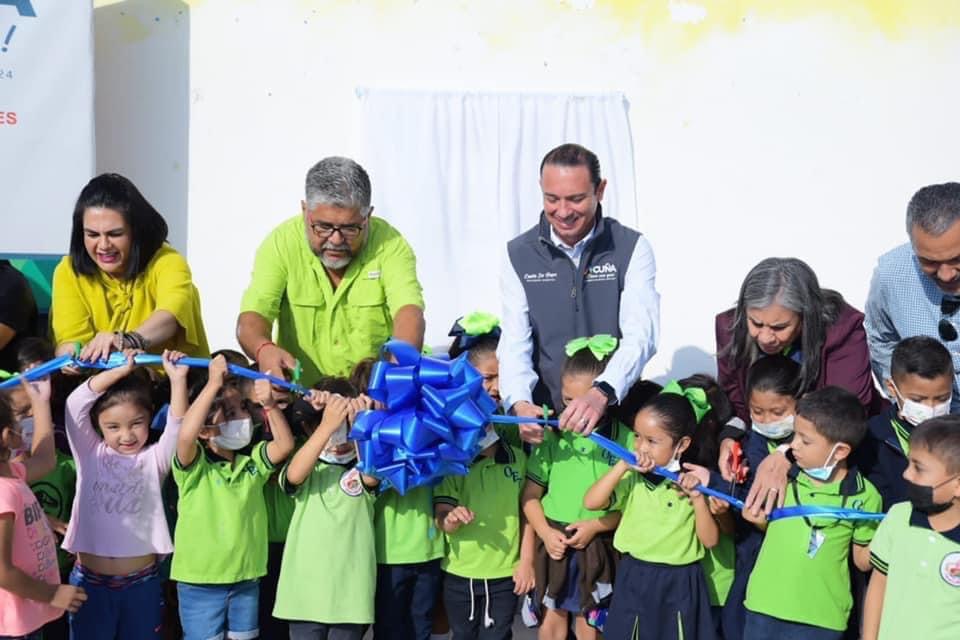 Entrega Emilio de Hoyos obras en jardín de niños