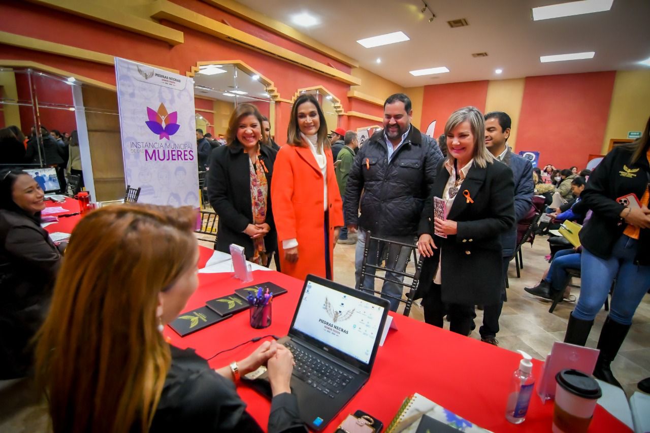 Encabeza Norma Treviño feria de empleo para mujeres