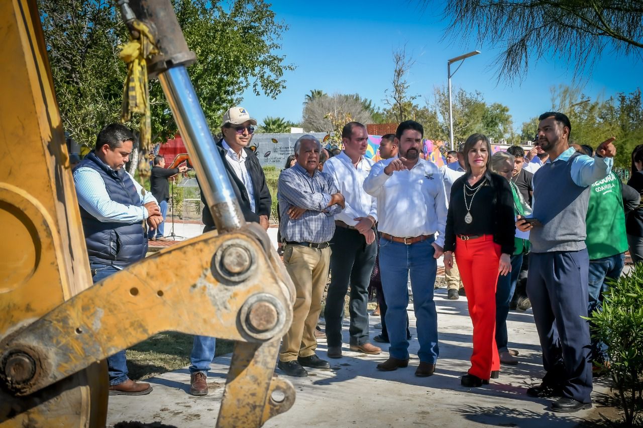 Cumple Norma Treviño a colonos; inician construcción de puente peatonal