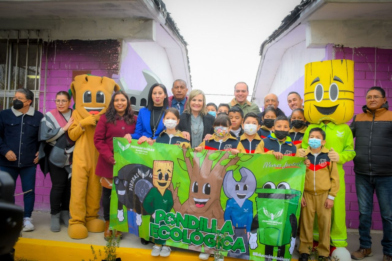 Beneficia Norma Treviño a más de 700 alumnos de la primaria Diana Laura Riojas de Colosio