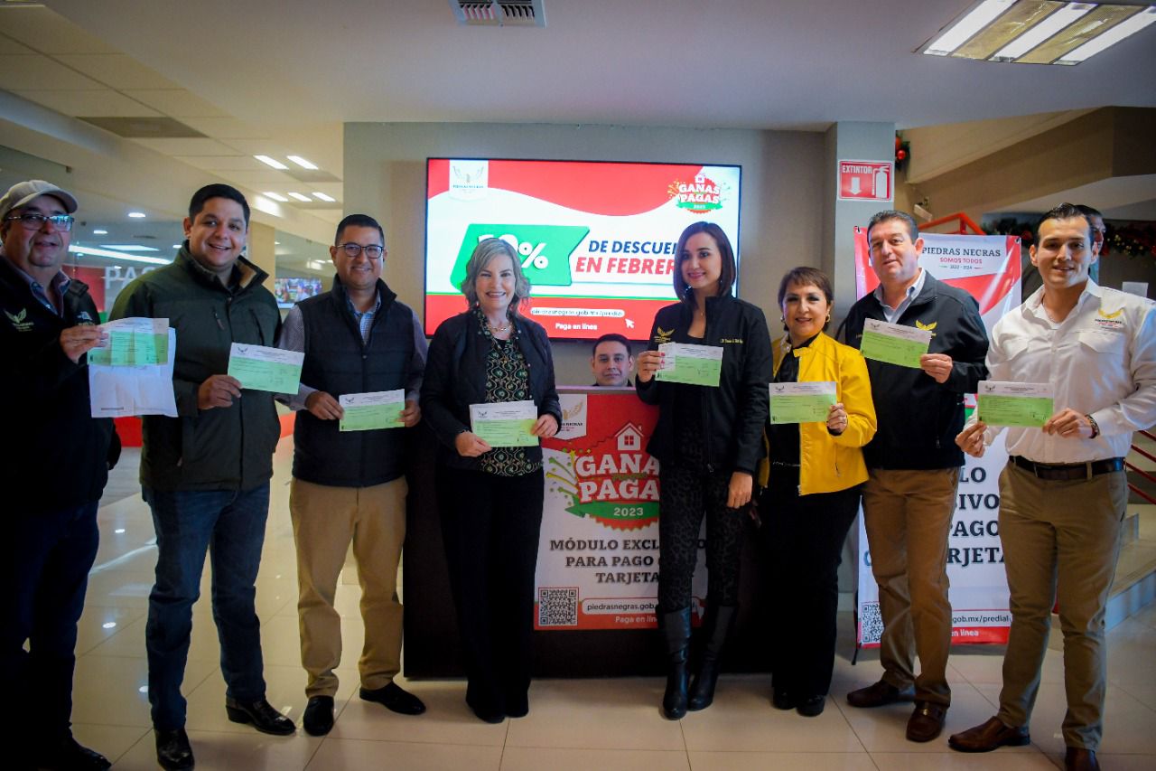 Norma Treviño y su equipo ponen el ejemplo; acuden a pagar el predial