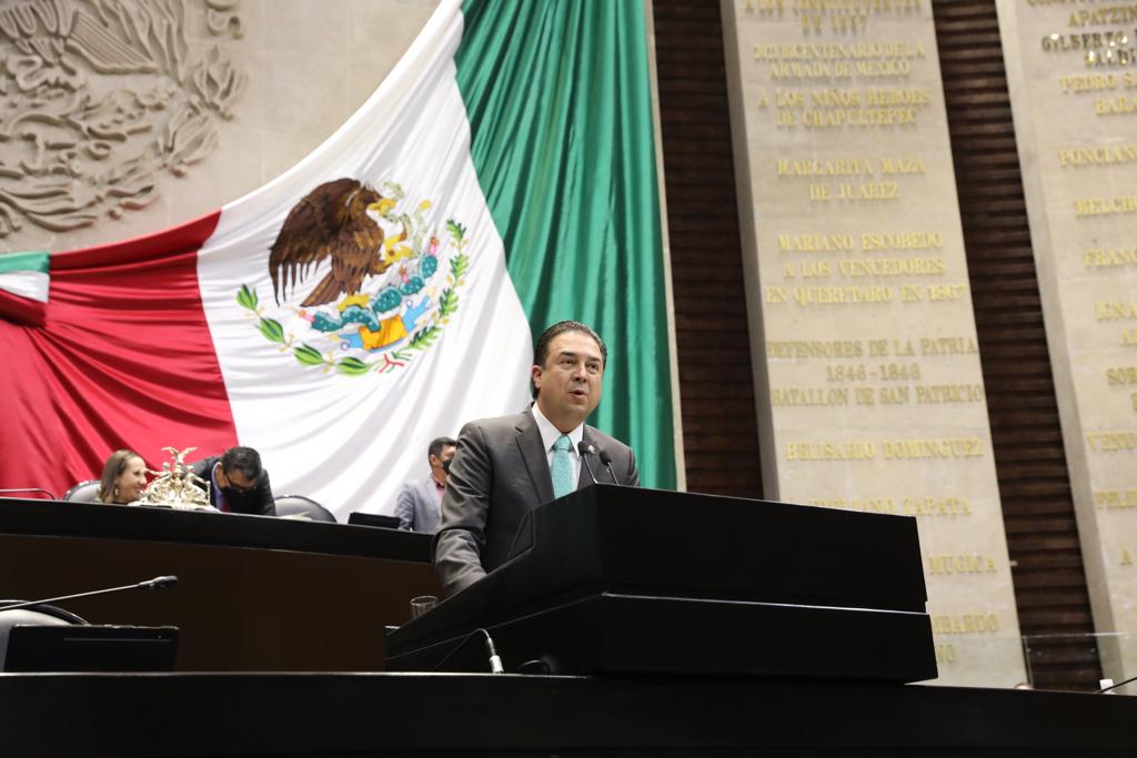 Aprueban iniciativa de Jaime Bueno para fortalecer el marco de contrataciones públicas