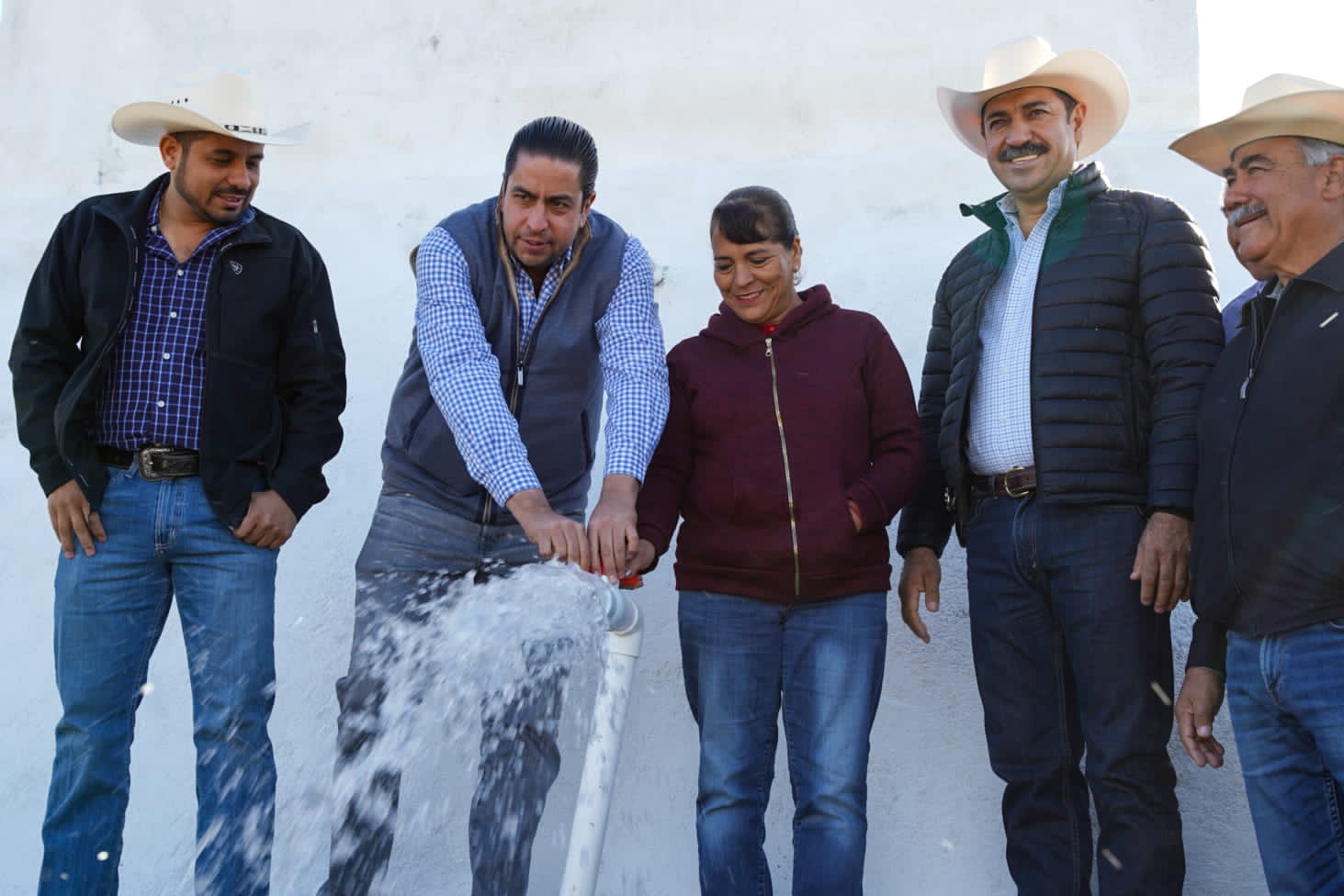 Entrega Chema Morales programas “Tú Eliges” y “La Mera Mera Campirana” en San Juan de Amargos