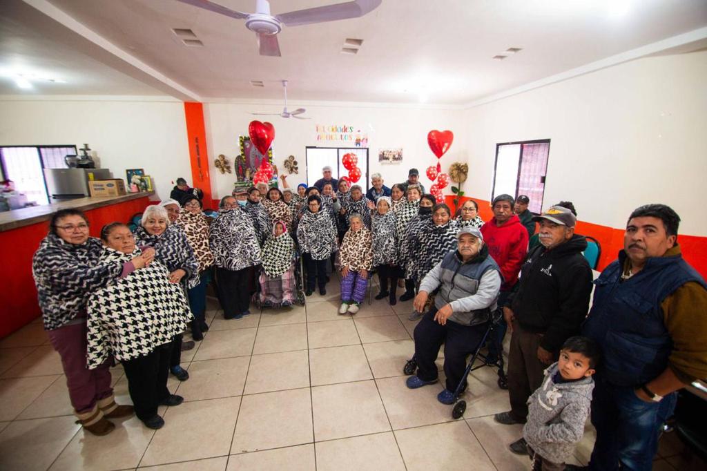 Festeja DIF Ramos Arizpe el amor y la amistad con brigada invernal para adultos mayores