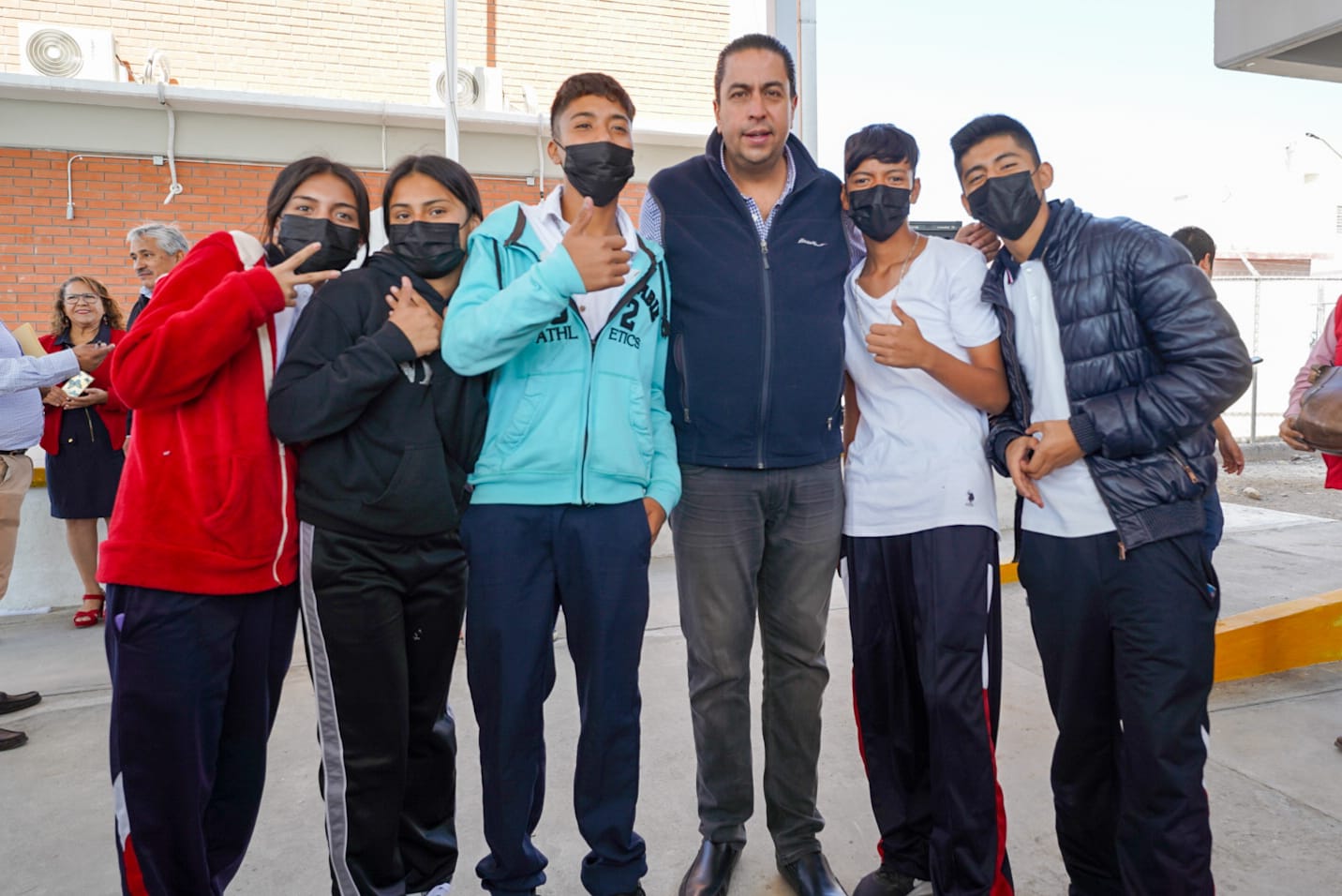 Brindan herramientas educativas a alumnos de la secundaria técnica 97, en Ramos Arizpe