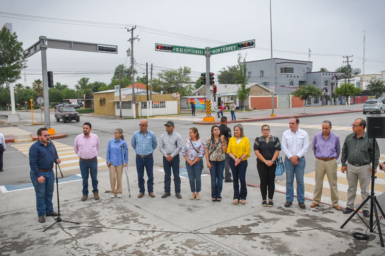 Instalan semáforos en calle Monterrey y 16 de Septiembre en PN