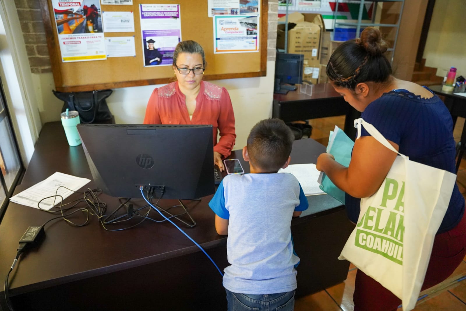 Apoya municipio a padres de familia en asignación de escuela para nuevo ciclo