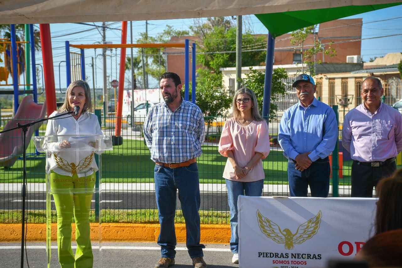 Continúa Norma Treviño entregando obras en la ciudad