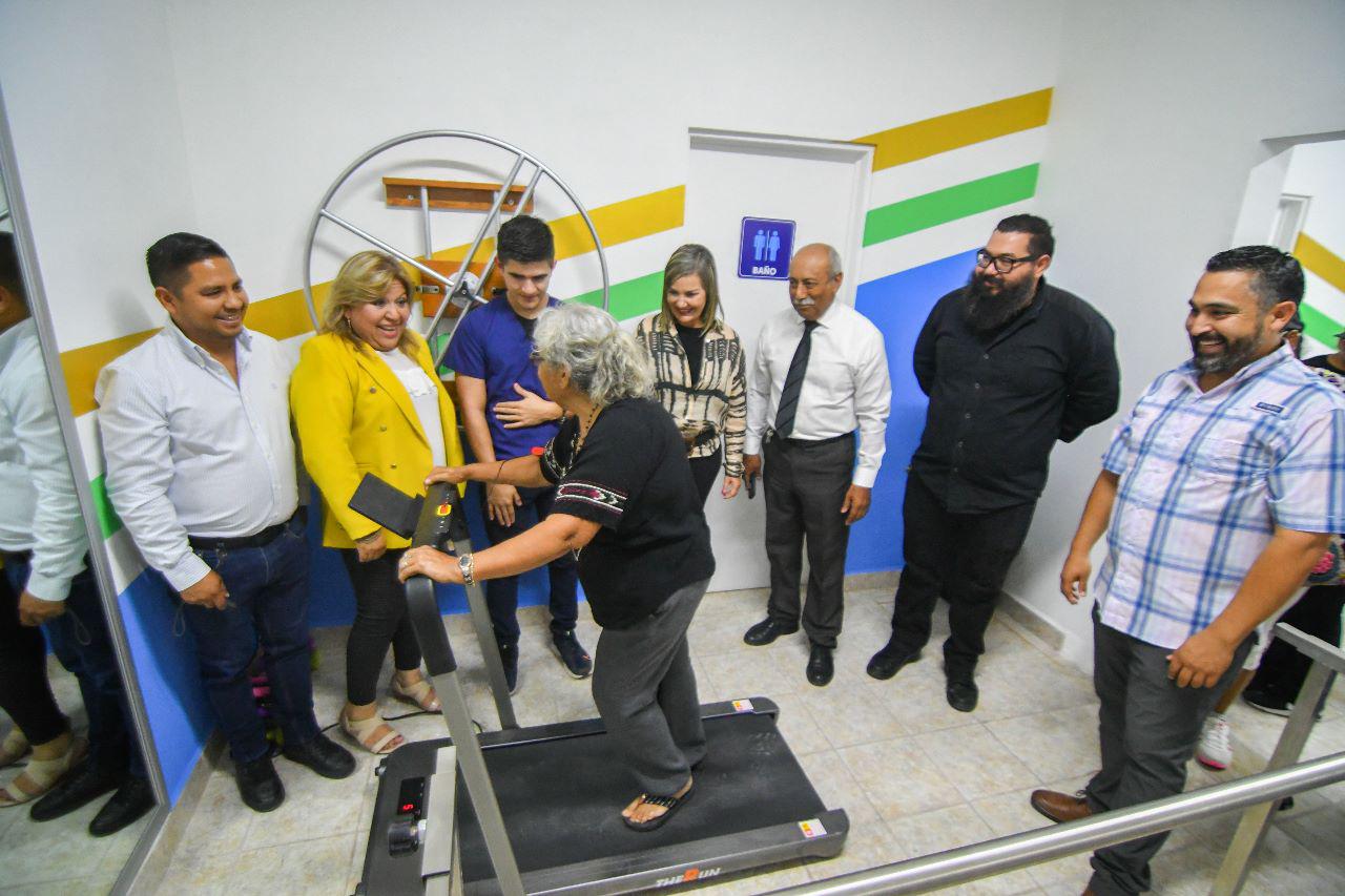 Inaugura Norma Treviño centro de rehabilitación del adulto mayor