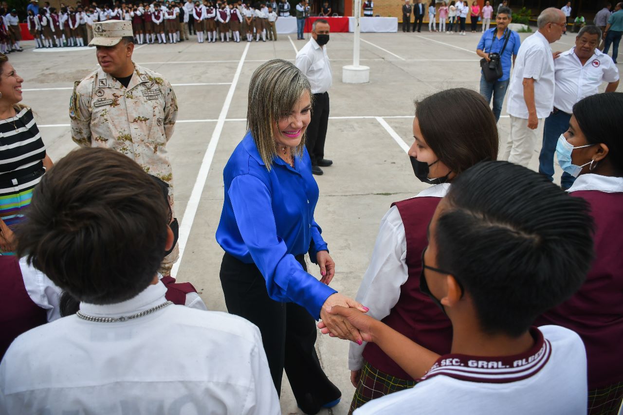 Lleva Norma Treviño brigada “Todos a la Escuela” a la secundaria Alberto Salinas