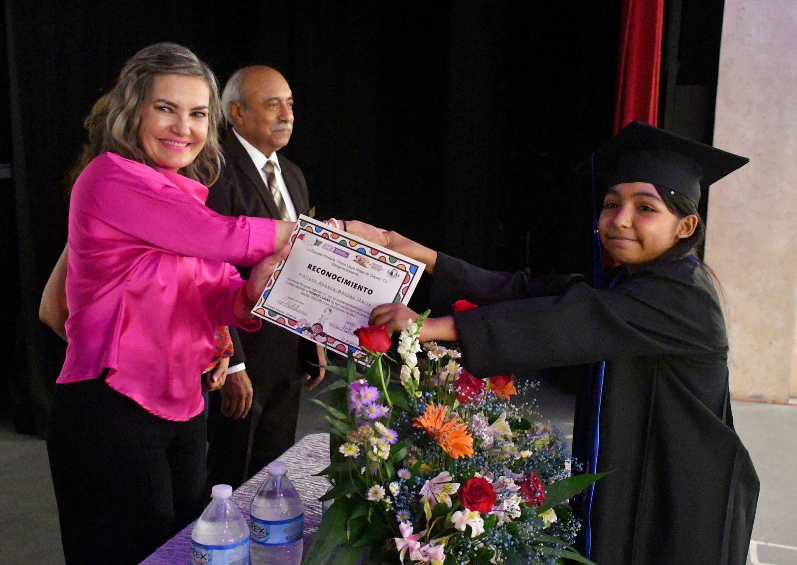 Amadrina alcaldesa a alumnos de la Diana Laura Riojas de Colosio