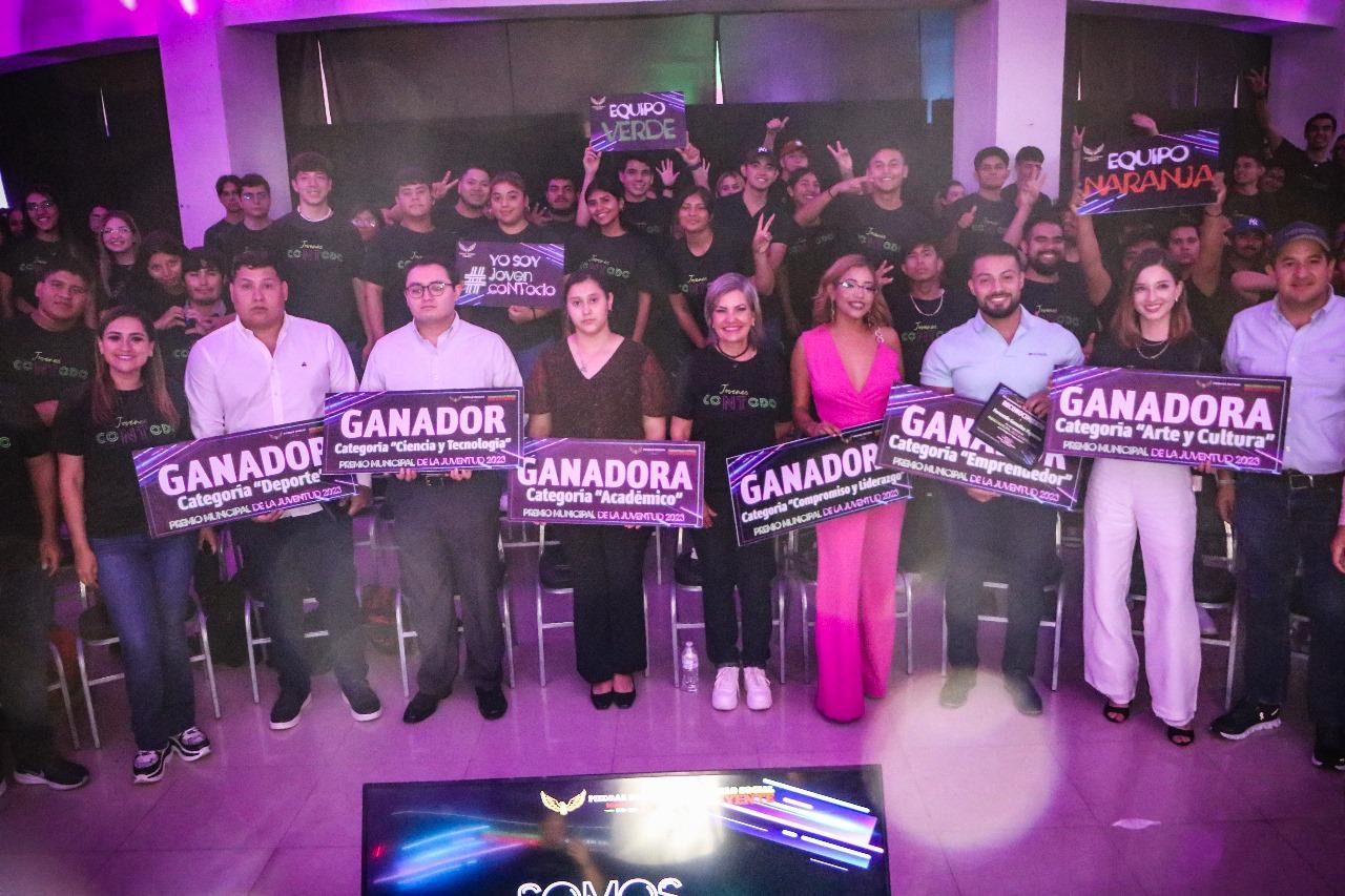 Entrega Norma Treviño premio municipal de la juventud