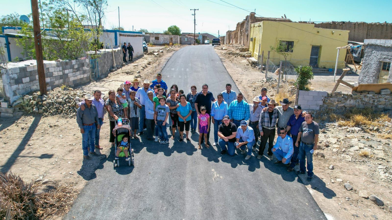 Resuelve Chema Morales demanda para mejorar acceso a Santa Cruz