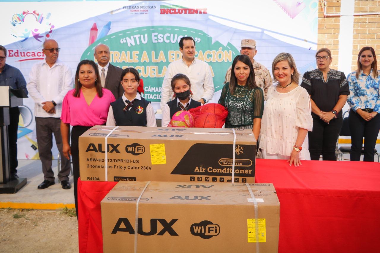 Benefician a primaria Ricardo Medina Rodríguez con “Éntrale a la Educación”