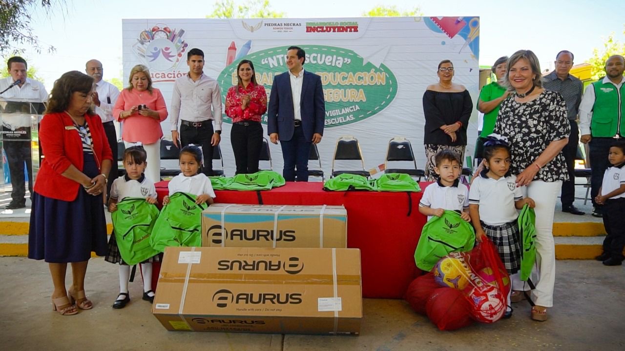 Llevan beneficios municipales a jardín de niños