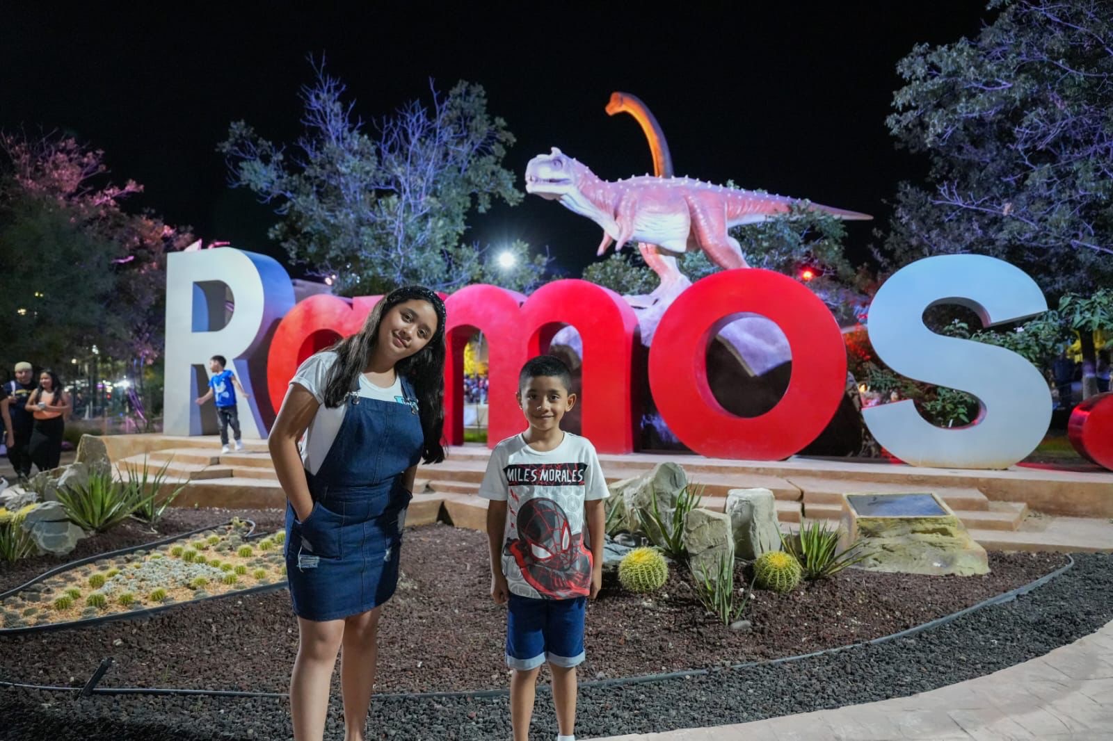 Más de 10 mil personas abarrotan “Dinolandia”