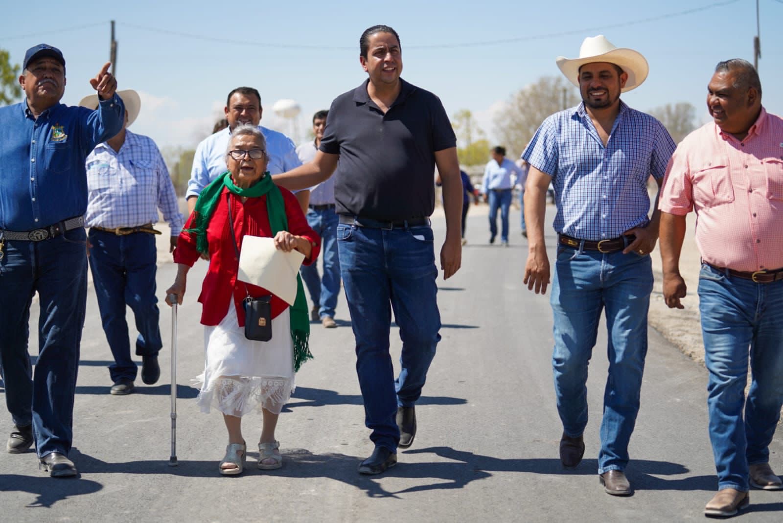 Entrega Chema Morales pavimentación y potabilizadora en ejido Tortuga