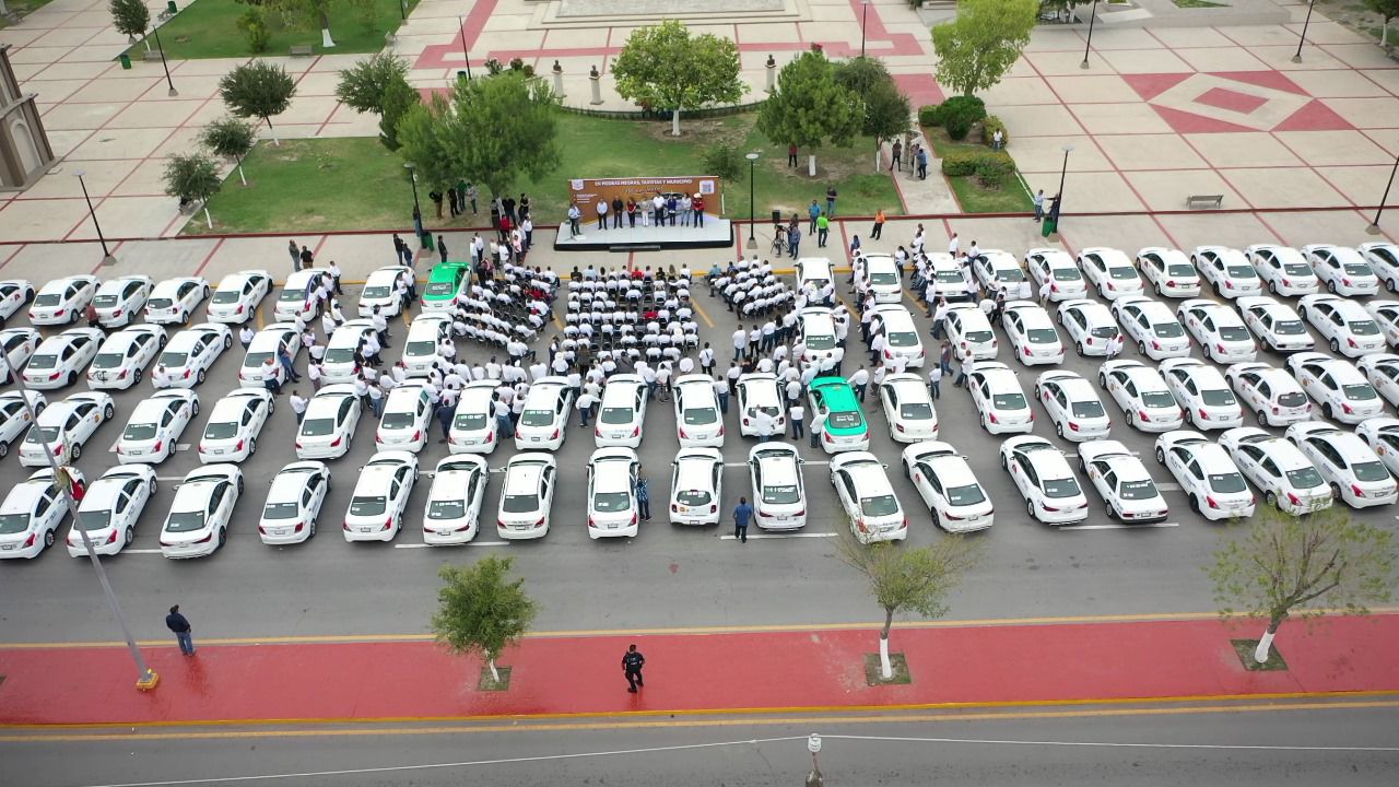 Fortalece municipio servicio de taxis