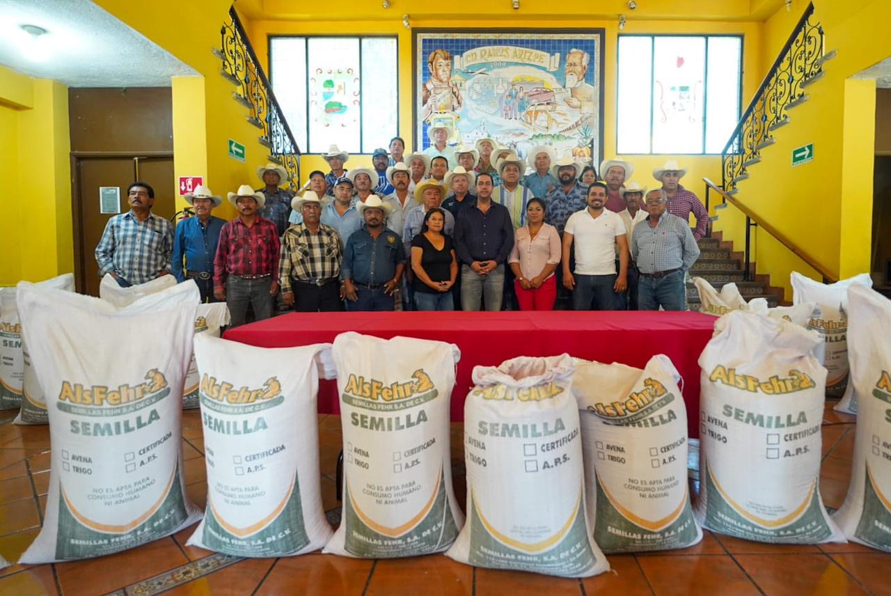 Chema Morales arranca programa de semilla a bajo costo y compromete más apoyos al campo