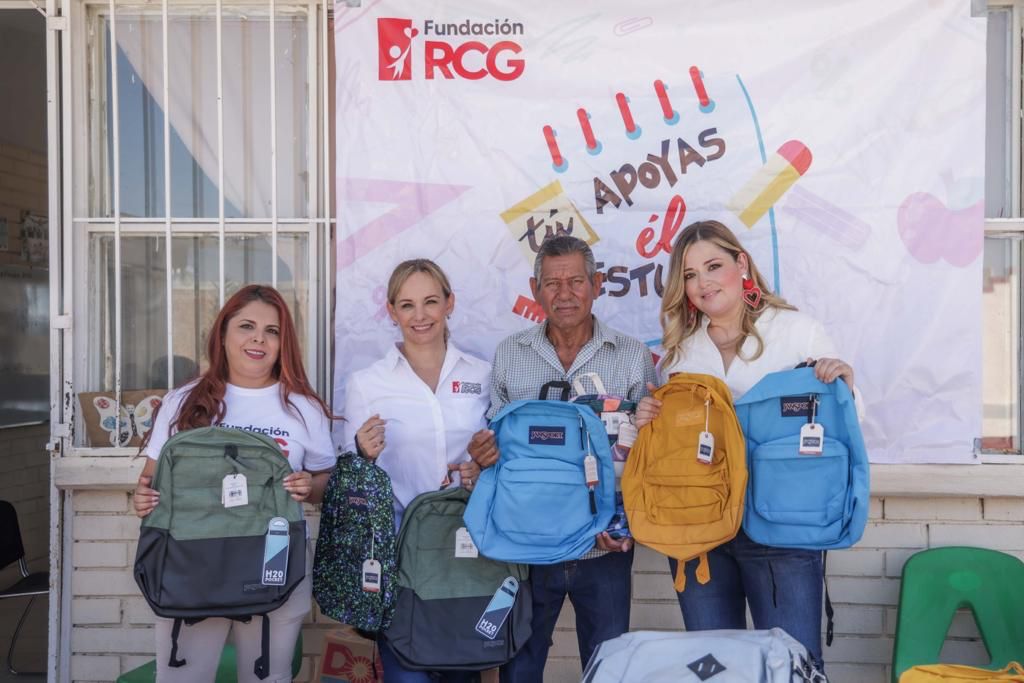 Lleva Ana Lucía Cavazos apoyo a estudiantes de ejidos de Ramos Arizpe